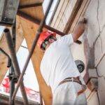 Hoch hinaus mit Sicherheit: So gelingen Arbeiten an der Hausfassade
