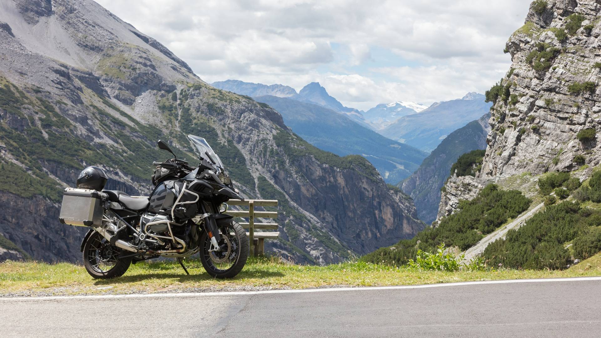 Enduro am Alpenpass mit Gepäck | Dainese