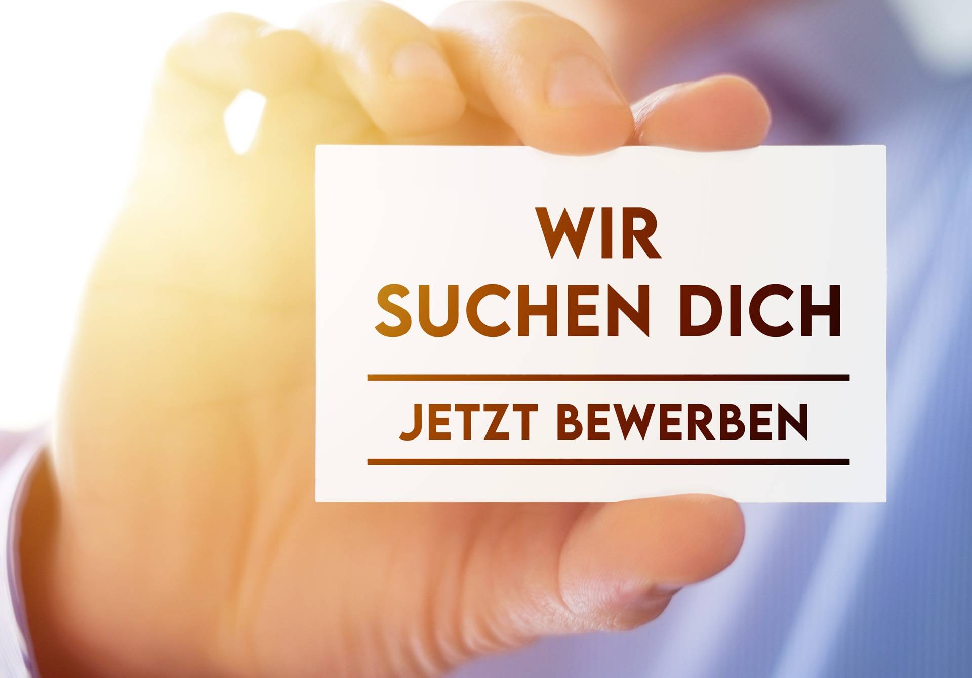 Hand hält Karte „Wir suchen dich“ | Escort werden München